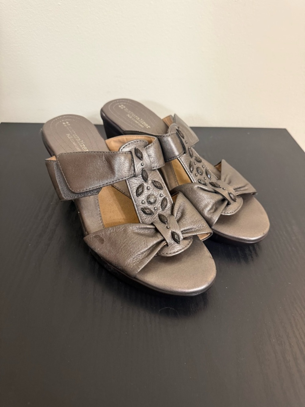 Naturalizer Women's Leather Bronze Jewel Adjustable Strap Heels Sandals Sz 9.5W - Picture 1 of 7